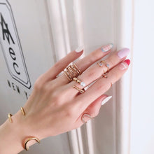 Load image into Gallery viewer, LEON PEARL SPIRAL BUBBLE RING