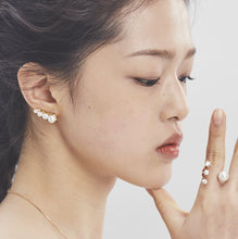Load image into Gallery viewer, INEZ PEARL EARRINGS