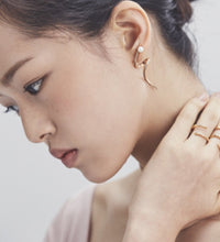 Load image into Gallery viewer, INFINITY SPIRAL PEARL PAVE EARRING