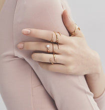Load image into Gallery viewer, INFINITY SPIRAL DBL TWIST PAVE RING
