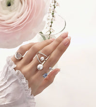 Load image into Gallery viewer, ZEMMA HEART SIGNET PINKY RING