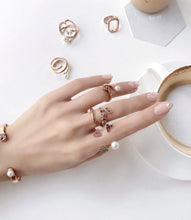 Load image into Gallery viewer, LOVE PAVE SCRIPT TWIST RING