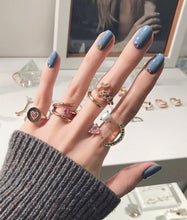 Load image into Gallery viewer, LOVE PAVE SCRIPT TWIST RING