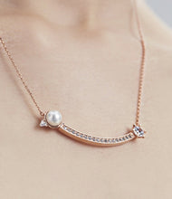 Load image into Gallery viewer, MERCER 1 TRIANGLE SMILE NECKLACE