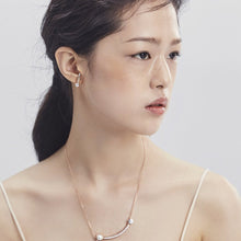 Load image into Gallery viewer, CLAIRE 1 STONE PLAIN EARRING