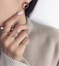 Load image into Gallery viewer, AMOUR CUT OUT PAVE HEART EARRING