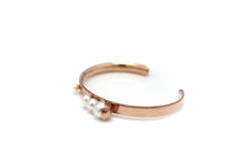 Load image into Gallery viewer, POMPOM FOUR PEARL BANGLE