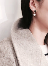 Load image into Gallery viewer, XX PLAIN STUD EARRINGS