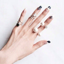 Load image into Gallery viewer, COLLETTE E TWIST PINKY/KNUCKLE RING