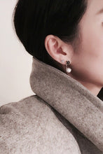 Load image into Gallery viewer, POMPOM CROWN J EARRINGS