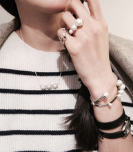 Load image into Gallery viewer, POMPOM THREE PEARL RING