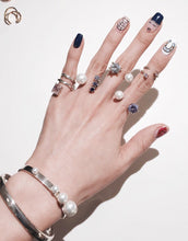 Load image into Gallery viewer, POMPOM FOUR PEARL BANGLE