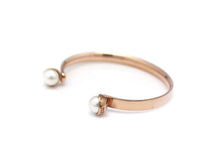 Load image into Gallery viewer, POMPOM DUO PEARL OPEN BANGLE