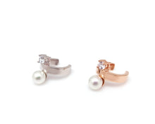 Load image into Gallery viewer, ISA PEARL STONE EAR CUFF