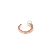 Load image into Gallery viewer, HORN PEARL KNUCKLE RING