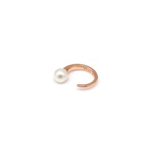 Load image into Gallery viewer, HORN PEARL KNUCKLE RING
