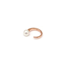Load image into Gallery viewer, HORN PEARL KNUCKLE RING