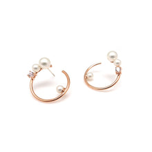 Load image into Gallery viewer, SMALL ALMA2 HOOP PEARL EARRING
