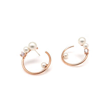 Load image into Gallery viewer, SMALL ALMA2 HOOP PEARL EARRING