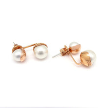 Load image into Gallery viewer, POMPOM PEARL J EARRINGS
