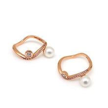 Load image into Gallery viewer, DAWN WAVE PEARL PAVED RING