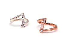 Load image into Gallery viewer, ISA 3 STONE TWIST RING