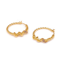 Load image into Gallery viewer, LOLA ROPE PAVED HOOP EARRING