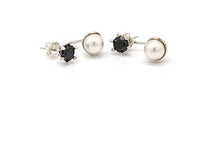 Load image into Gallery viewer, POMPOM CROWN J EARRINGS