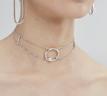 Load image into Gallery viewer, ALIXON CIRCLE PEARL CHOKER NECKLACE