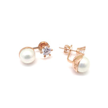 Load image into Gallery viewer, POMPOM CROWN J EARRINGS