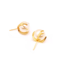 Load image into Gallery viewer, RITA BIG PEARL CLAW EARRINGS