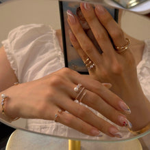 Load image into Gallery viewer, NOORE 2 RHINESTONE PINKY RING
