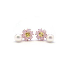 Load image into Gallery viewer, EVELYN FLOWER PEARL STUD EARRING
