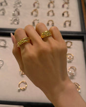 Load image into Gallery viewer, LE LIEN 2 TRIO LINKED PLAIN RING
