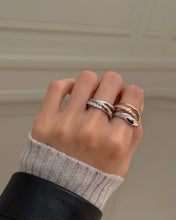 Load image into Gallery viewer, LE LIEN 1 TRIO LINKED PAVE RING
