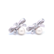 Load image into Gallery viewer, ODETTE 2 BOW PEARL EARRING
