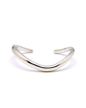 Load image into Gallery viewer, INGRID 1 CURVE OPEN BANGLE
