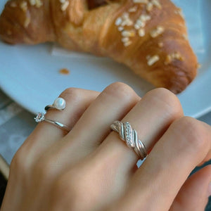 DAPHNE CROISSANT PAVED RING