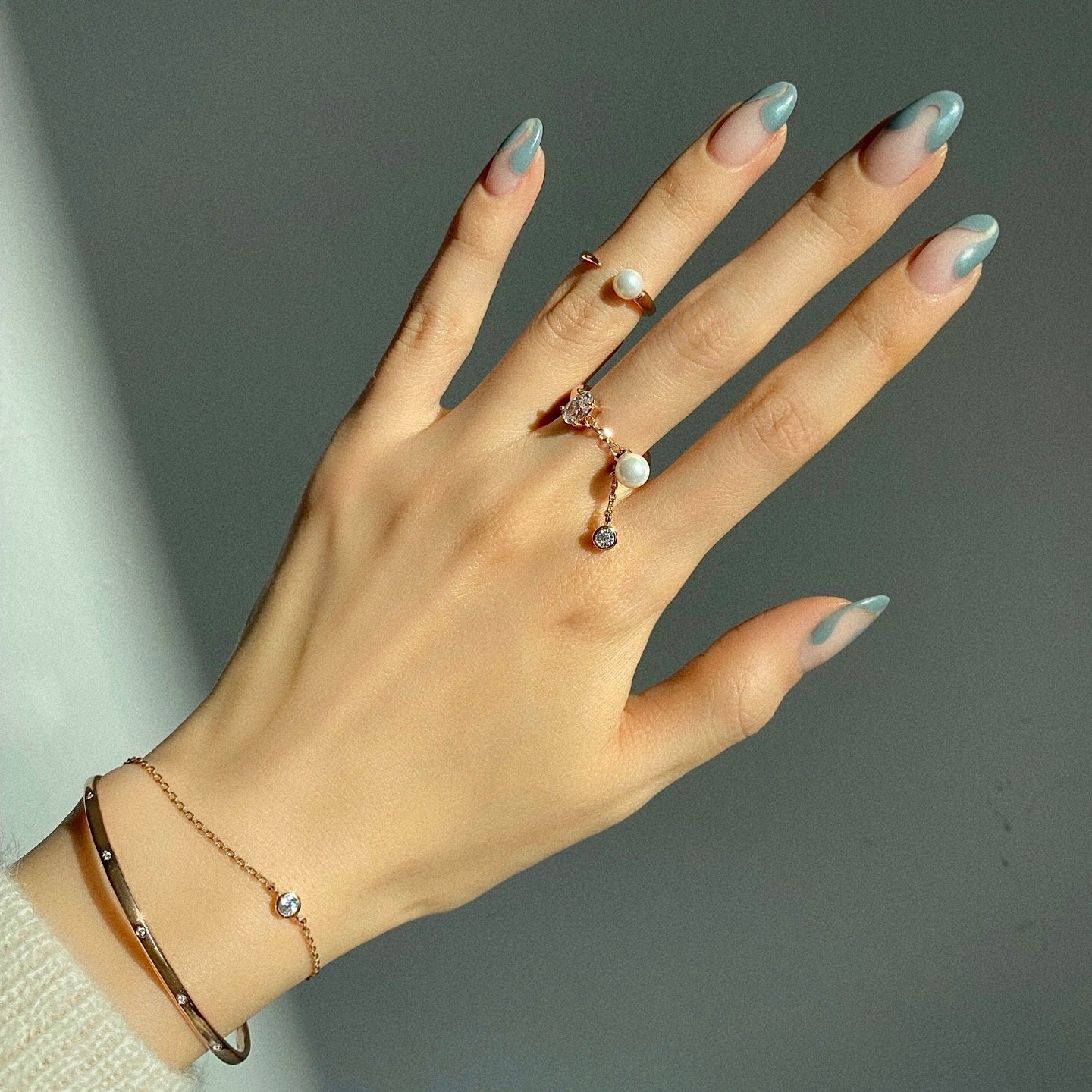 ANNABELLE PEARL STONE CHAIN RING avec new york ANNABELLE PEARL STONE CHAIN RING avec new york