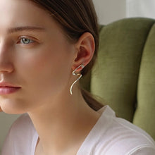 Load image into Gallery viewer, INFINITY SPIRAL PLAIN STONE EARRING
