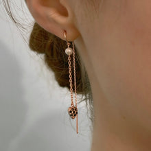 Load image into Gallery viewer, SWEETHEART 1 PEARL CHAIN EARRING
