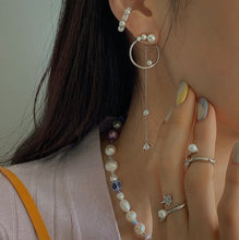 Load image into Gallery viewer, SMALL ALMA1 HOOP PEARL CHAIN EARRING
