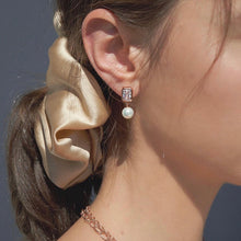 Load image into Gallery viewer, JACQUE SQ STONE PEARL EARRING

