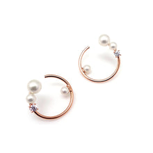 Load image into Gallery viewer, SMALL ALMA2 HOOP PEARL EARRING
