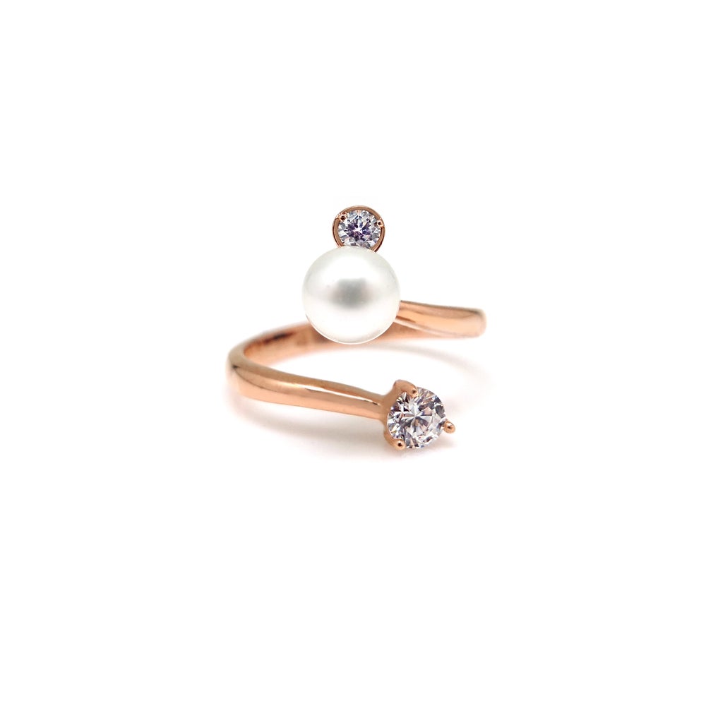 ASTOR PEARL STONE SPIRAL RING