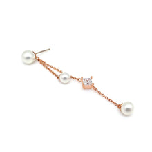 Load image into Gallery viewer, AVITA2  PEARL DBL CHAIN EARRING
